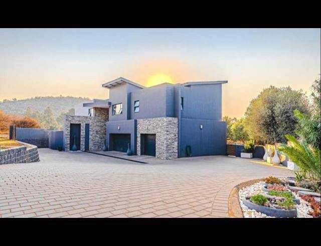 5 BEDROOM HOUSE FOR SALE IN EYE OF AFRICA